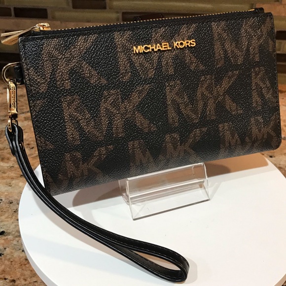 MICHAEL KORS Signature Wristlet ππ₯β€οΈ - Picture 8 of 16